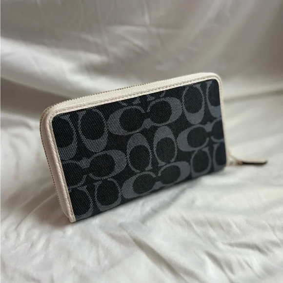Vintage Coach Long Zip Around Signature Canvas Wallet - Picture 2 of 3